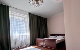 7 Очень уютная- БАЙТЕРЕК - 63 кВм - большая кровать и диваном- для 1-4 человек